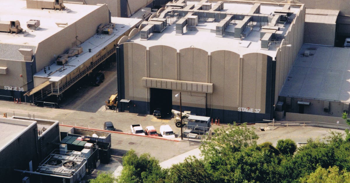 Overview of Evaporative Coolers for Commercial Buildings in Hot Climates